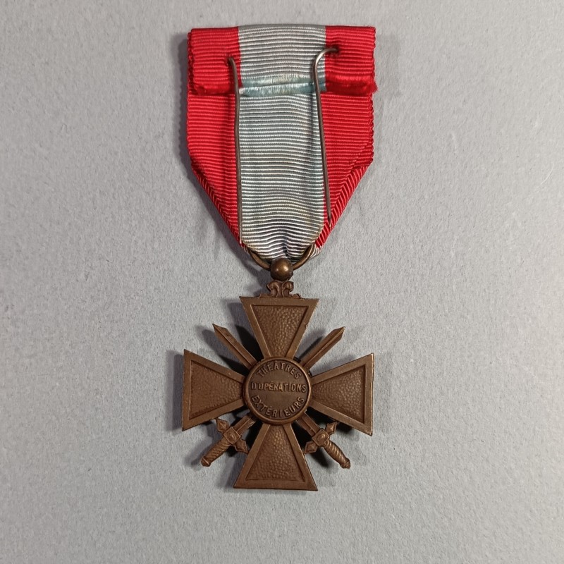 CROIX DES TOE THEATRES DES OPERATIONS EXTERIEURS AVEC UNE ETOILE POUR UNE CITATION